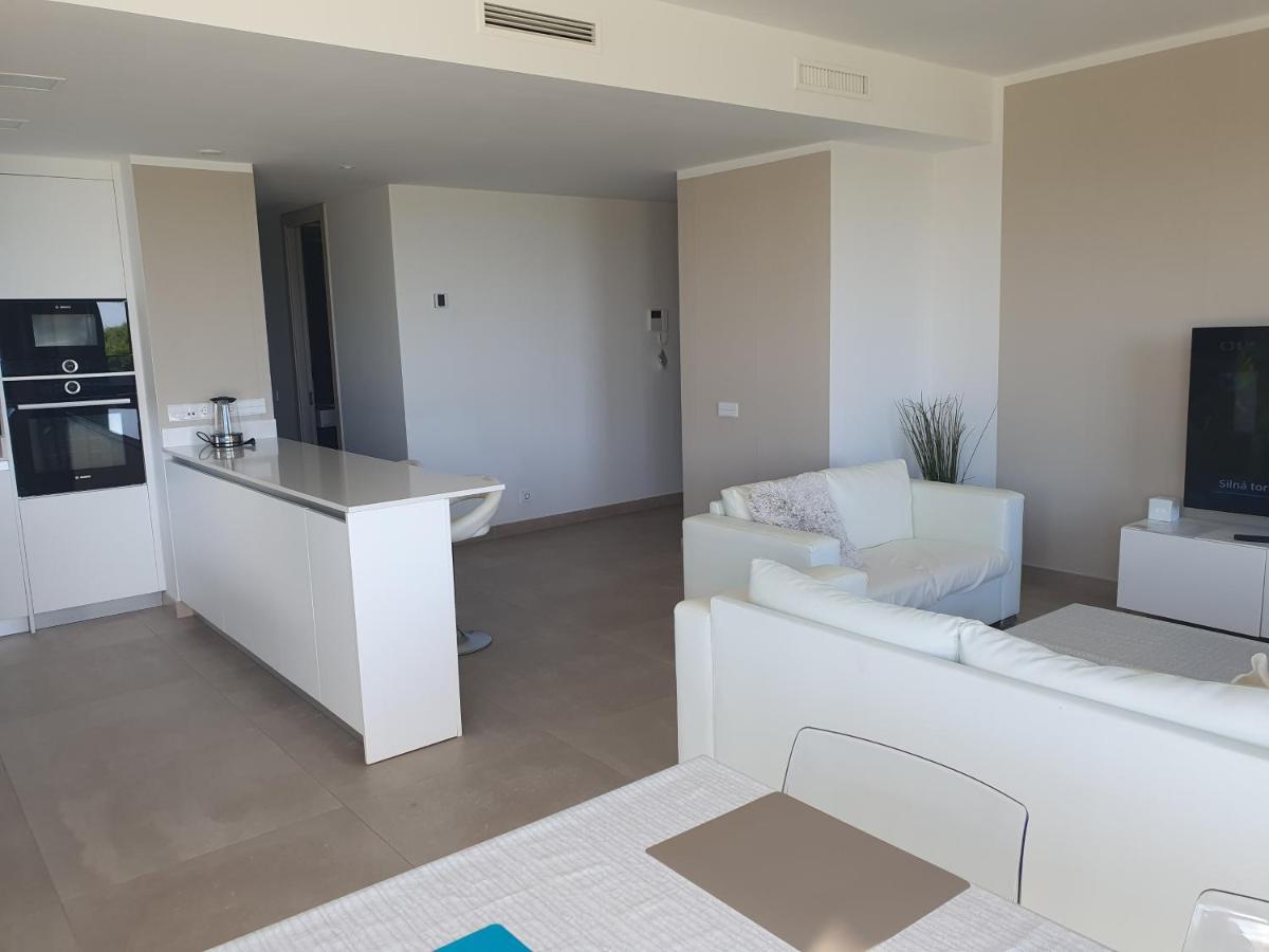 Luxury Beachfront Apartment With Pool, Sauna, Fitness And Gym In Province Malaga, Andalusia Михас Экстерьер фото
