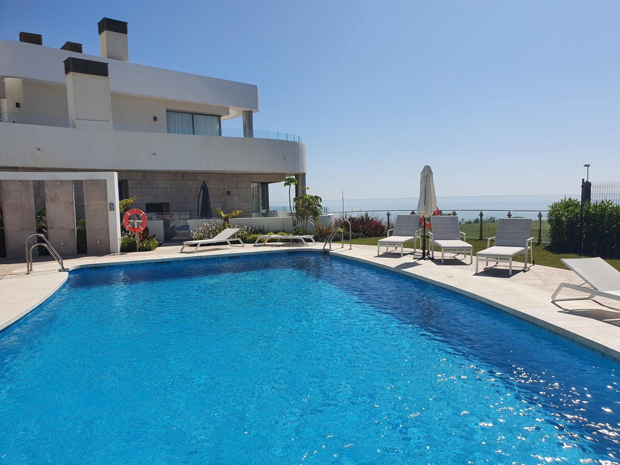 Luxury Beachfront Apartment With Pool, Sauna, Fitness And Gym In Province Malaga, Andalusia Михас Экстерьер фото